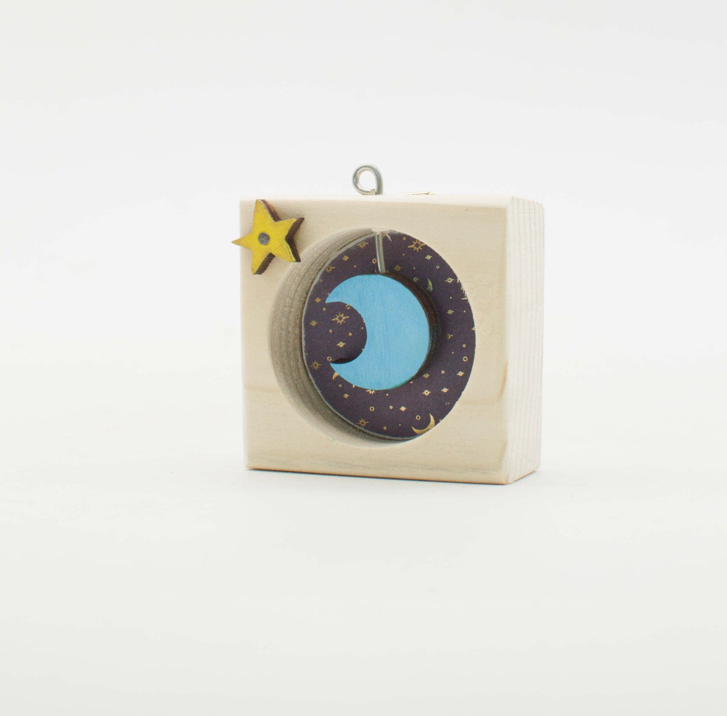 I Sospesi – Piccoli Quadri Artigianali in Legno da Appendere - Moon
