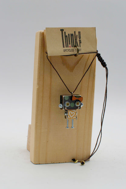 Ciondolino robot in legno tagliato a laser collana pendente nero e argento con cuore fatto a mano da materiali riciclati