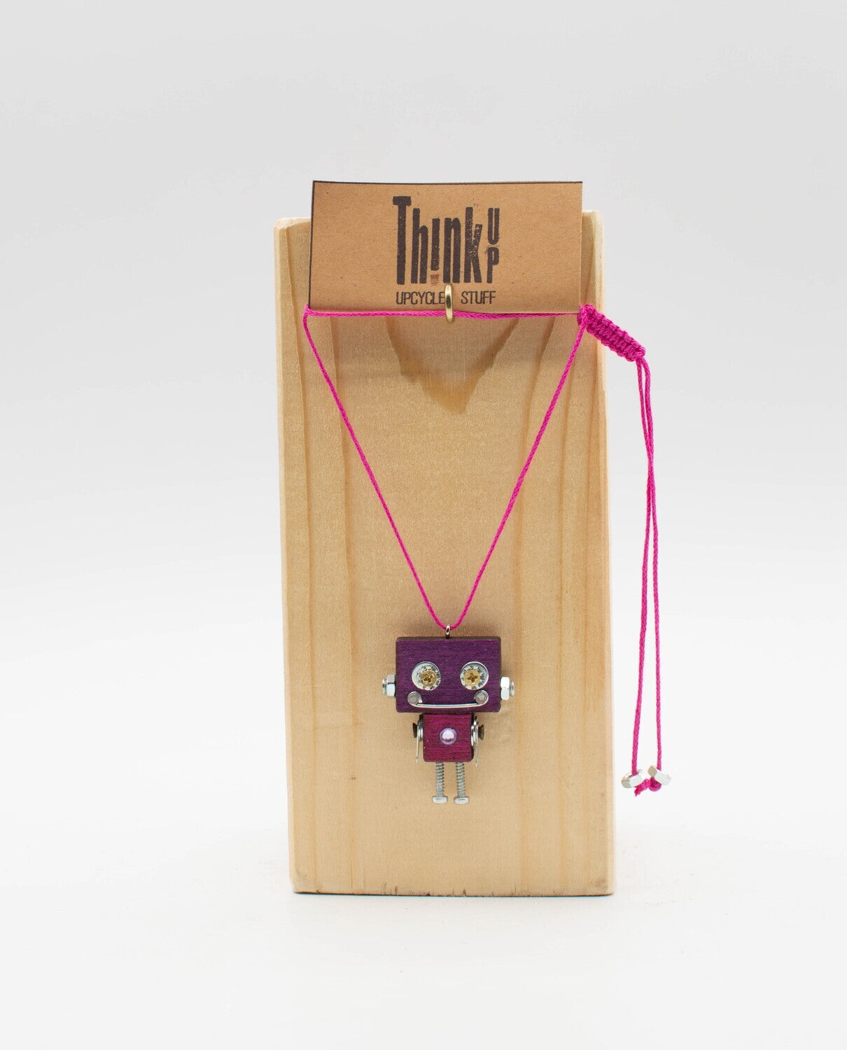 Ciondolino robot in legno tagliato a laser con pendente viola, cordino rosa e dettagli argento fatto a mano