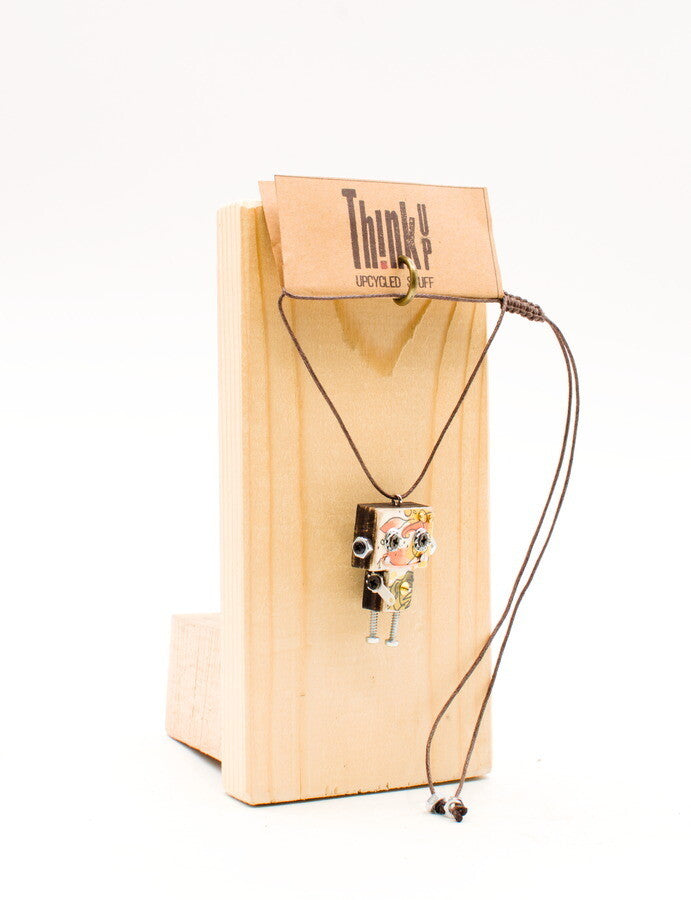 Ciondolino robot in legno tagliato a laser con dettagli smaltati colorati collana pendente fatta a mano