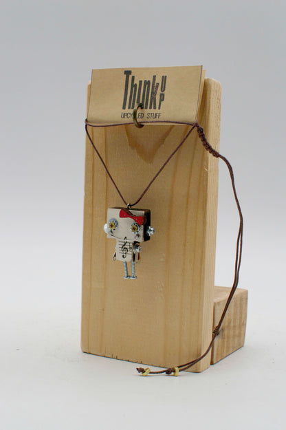 Ciondolino robot in legno tagliato a laser collana pendente fatta a mano con pendente robot argento e cordino nero con perline giallo verdi