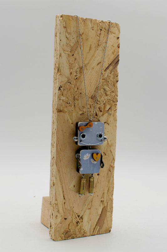 Ciondolo robot in legno tagliato a laser viola con dettagli argento e catena collana pendente fatta a mano