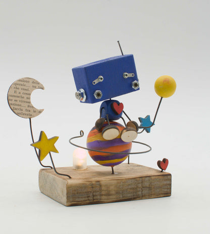 Diorama scultura luminosa stile robot fatto a mano blu con bulloni metallici su base di legno rustico
