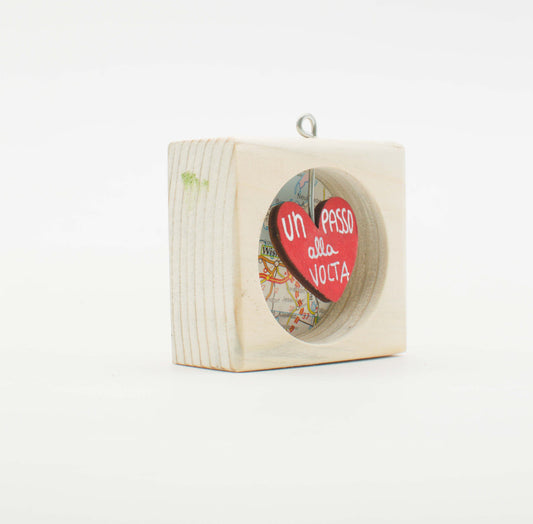 I Sospesi – Piccoli Quadri Artigianali in Legno da Appendere - Love