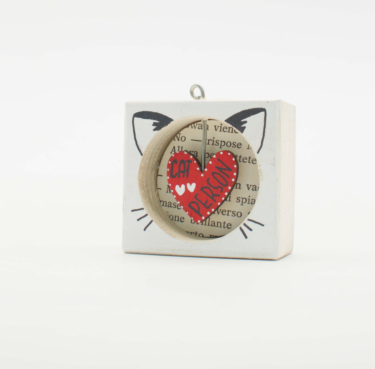 Bianco piccolo quadro artigianale in legno con orecchie da gatto nere e cuore rosso cat person da appendere