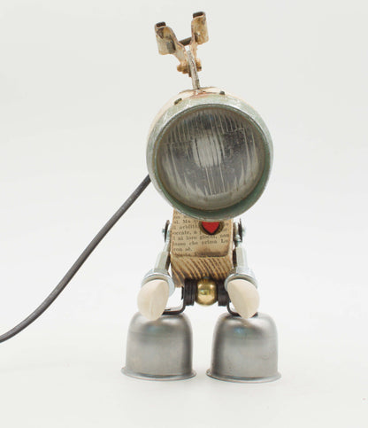 Lampada Robot Wisp in Metallo Riciclato – Fatta a Mano