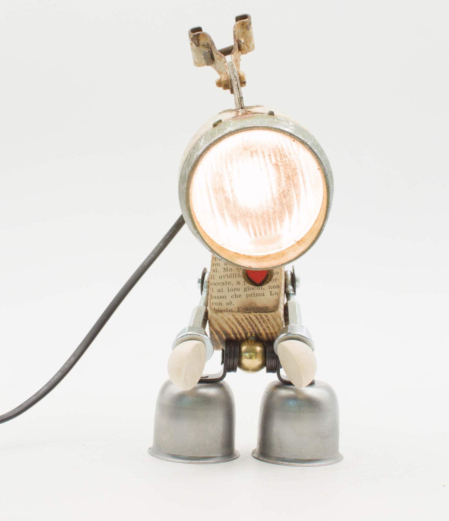 Lampada Robot Wisp in Metallo Riciclato – Fatta a Mano