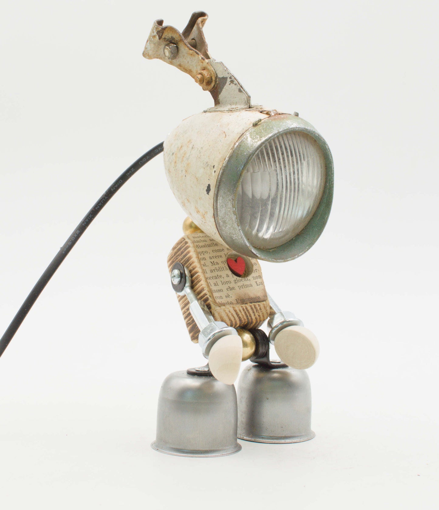 Lampada Robot Wisp in Metallo Riciclato – Fatta a Mano