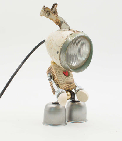 Lampada Robot Wisp in Metallo Riciclato – Fatta a Mano