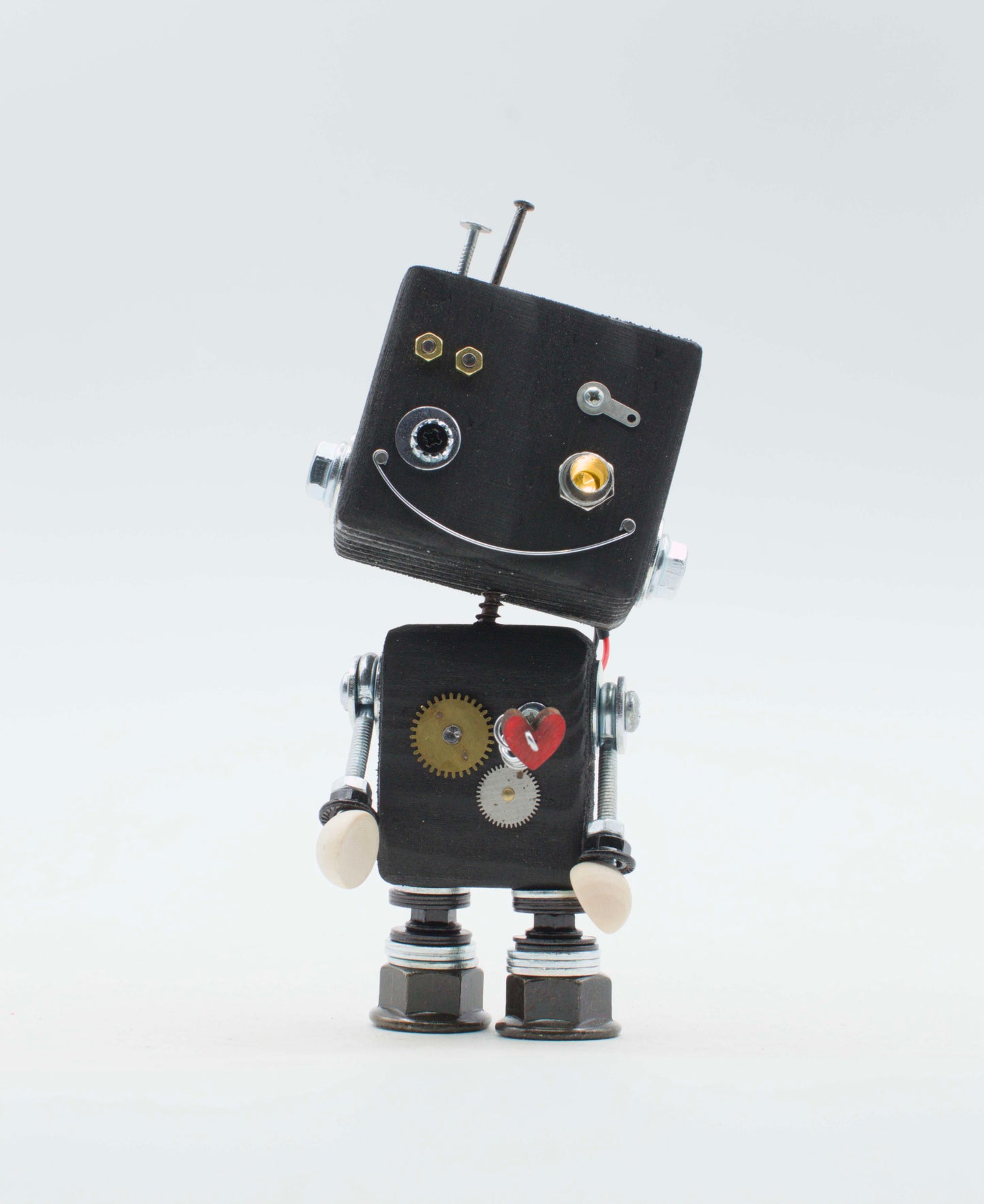 Lampada di legno a batteria stile robot modello robot con testa quadrata nera ingranaggi metallici e cuore rosso