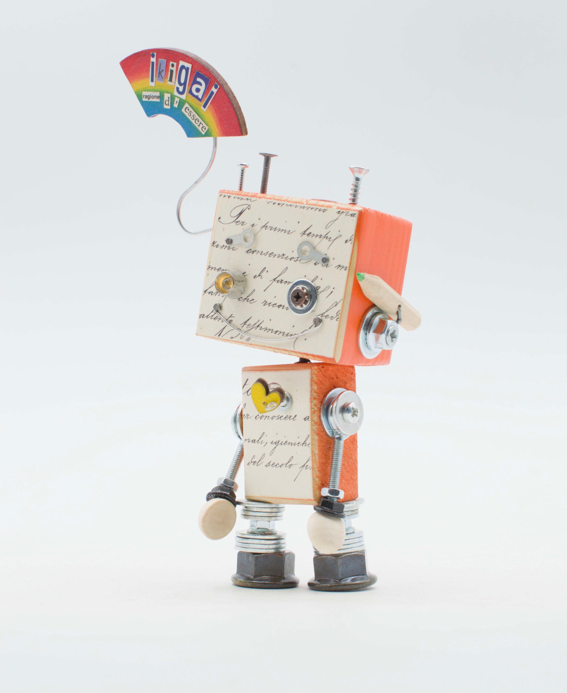Lampada di legno robot modello letterino arancione e crema con cappello ombrello arcobaleno fatta a mano con metallo e carta