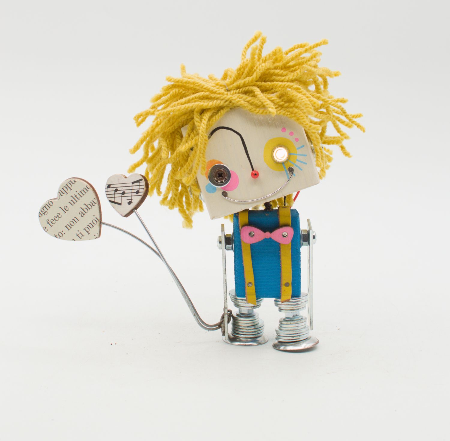 Lampada di legno a batteria stile robot clown fatto a mano con capelli di filo giallo e gambe a molla metallica