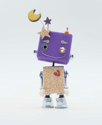 Lampada di legno a batteria modello robot viola con arti metallici e torso decorato con cuore rosso luce di cortesia