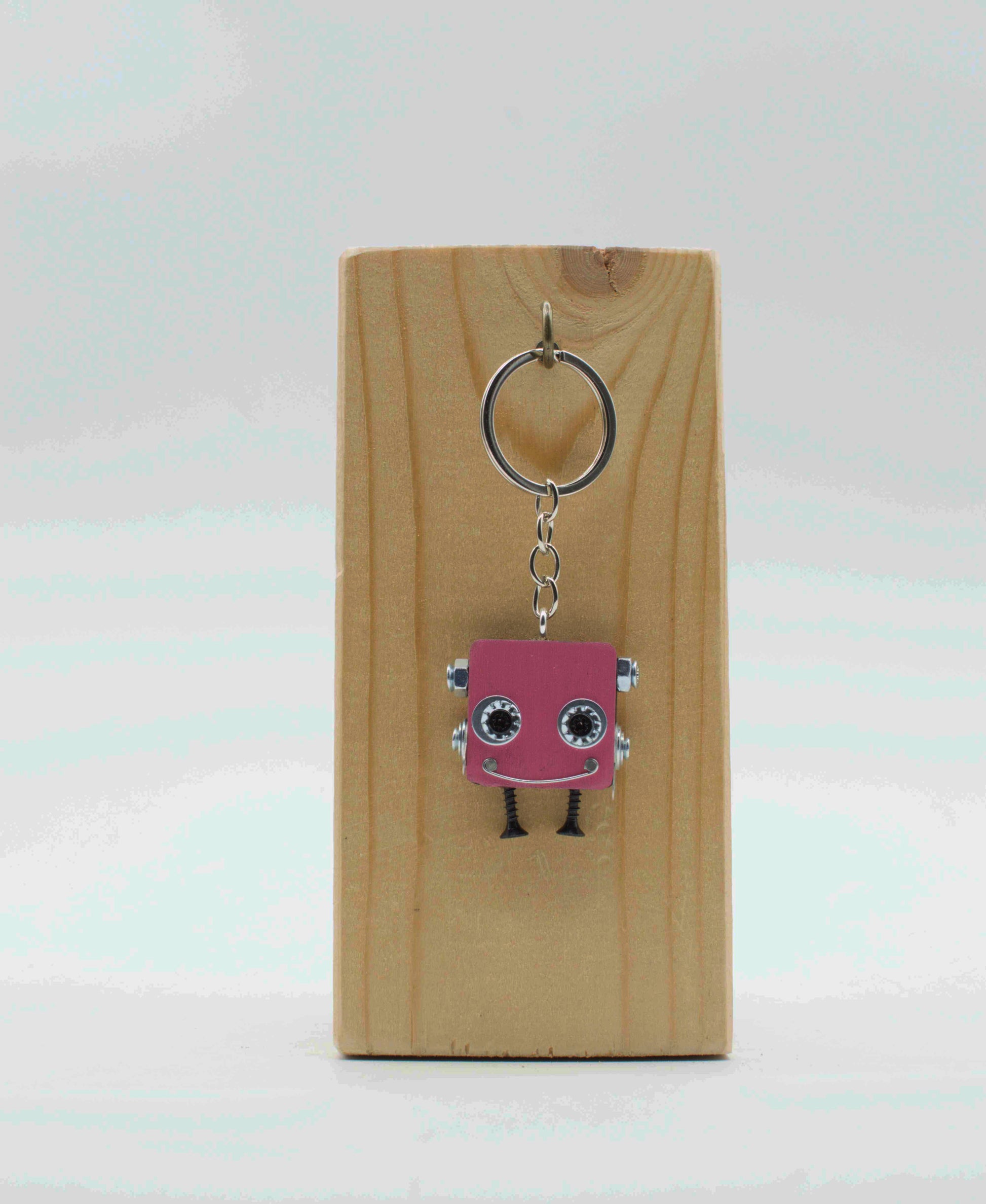 Portachiavi robot quadrato rosa con occhi e gambe argentati e anello metallico portachiavi