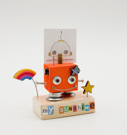 Portafoto da tavolo robot my sunshine rosso allegro in legno e metallo fatto a mano con occhi mobili e sorriso