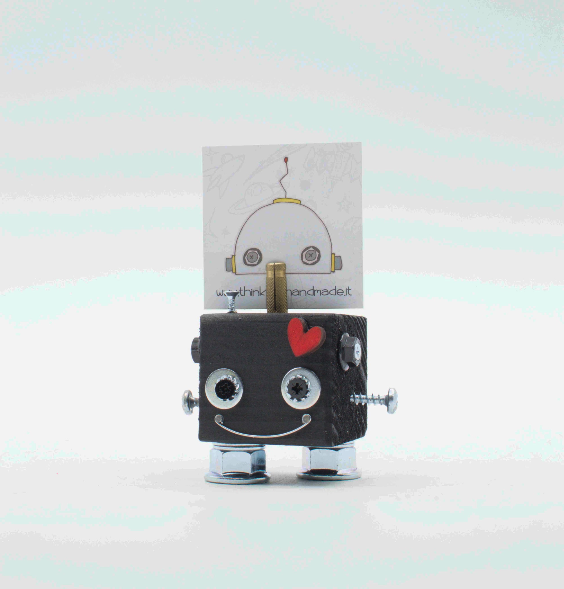 Portafoto da tavolo robot grigio a forma di cubo con occhi argentati cuore rosa e gambe metalliche fatto a mano