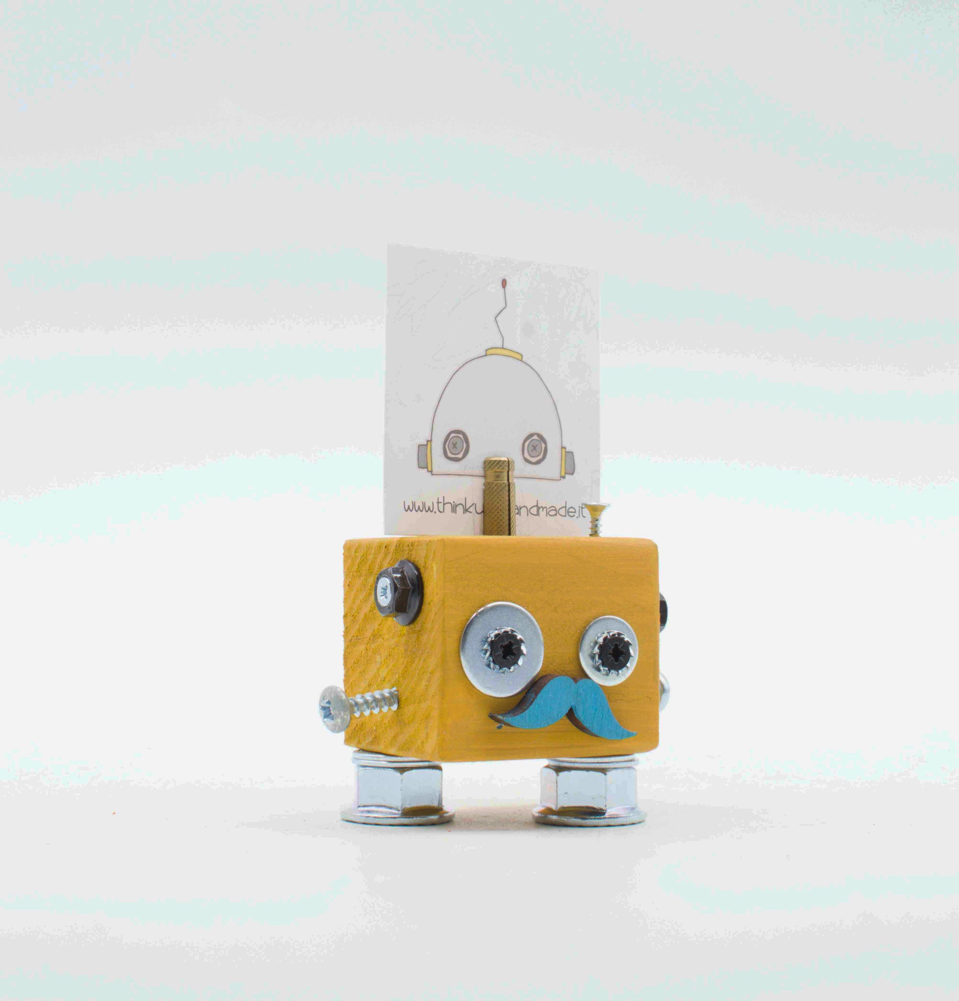 Portafoto da tavolo robot in legno giallo con occhi a vite argento e basette blu in carta, gambe metalliche handcrafted
