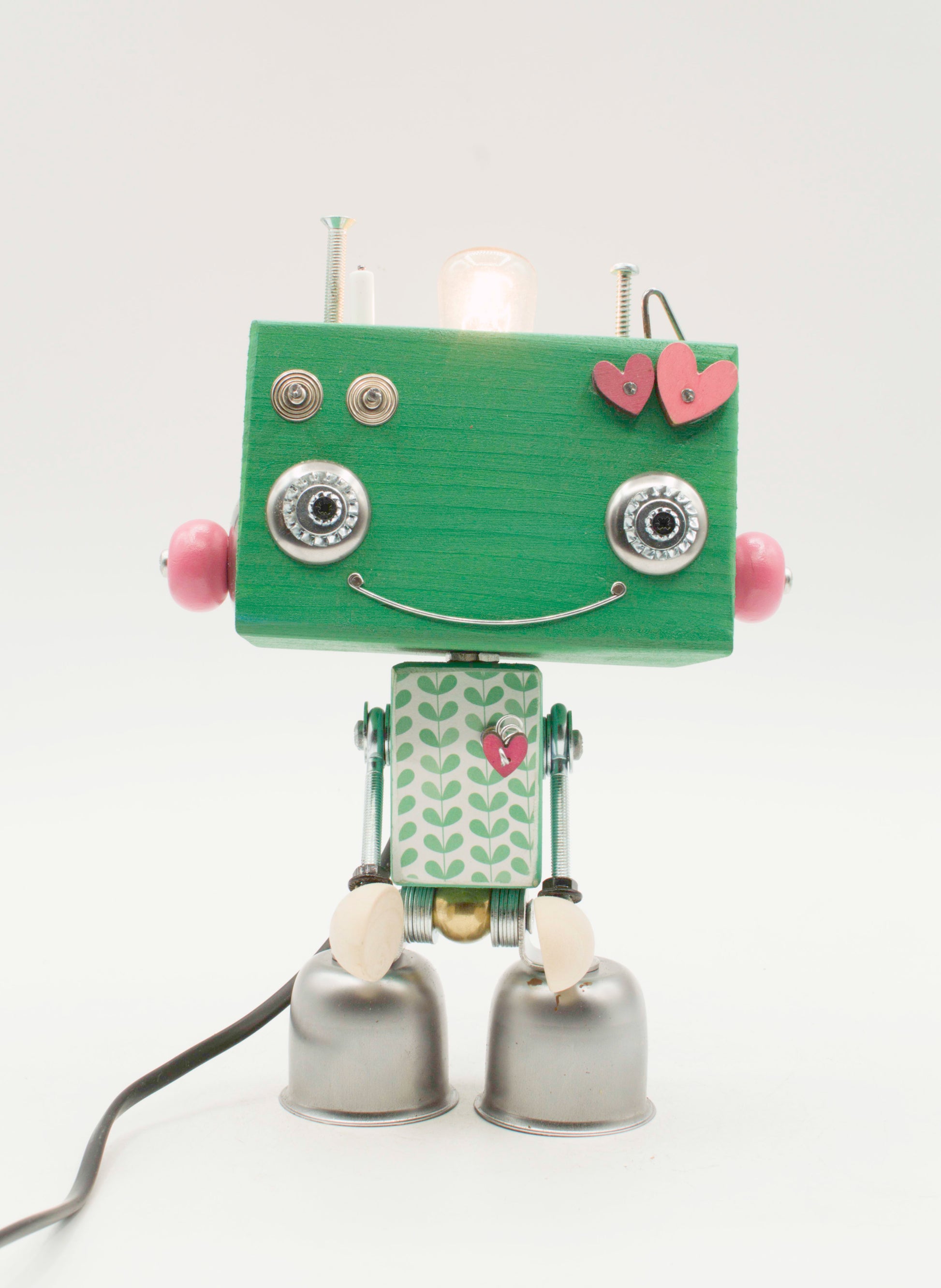 Robot lampada da tavolo beat verde fatta a mano con guance rosa occhi a pulsante argento e piedi in metallo a campana