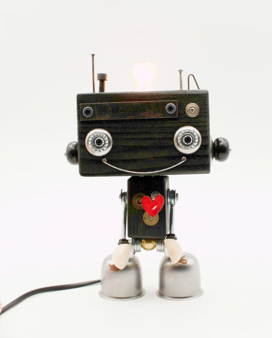 Lampada da tavolo robot beat nera con occhi circolari argento cuore rosso decorativo piedi a campana fatta a mano
