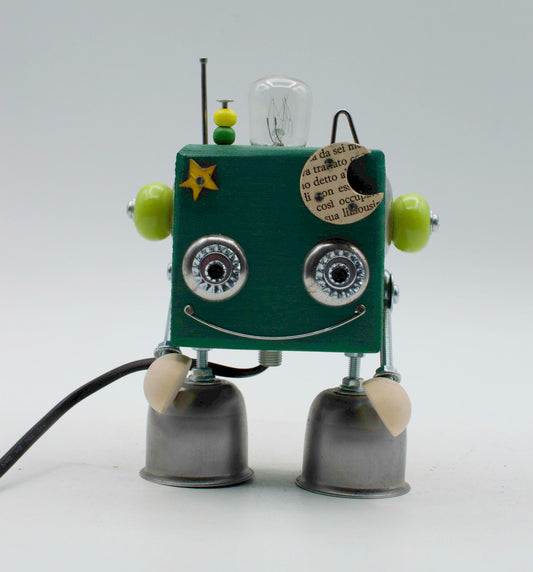 Graziosa lampada creata robot lampada da tavolo cubot con occhi metallici e testa in lampadina di vetro vintage verde