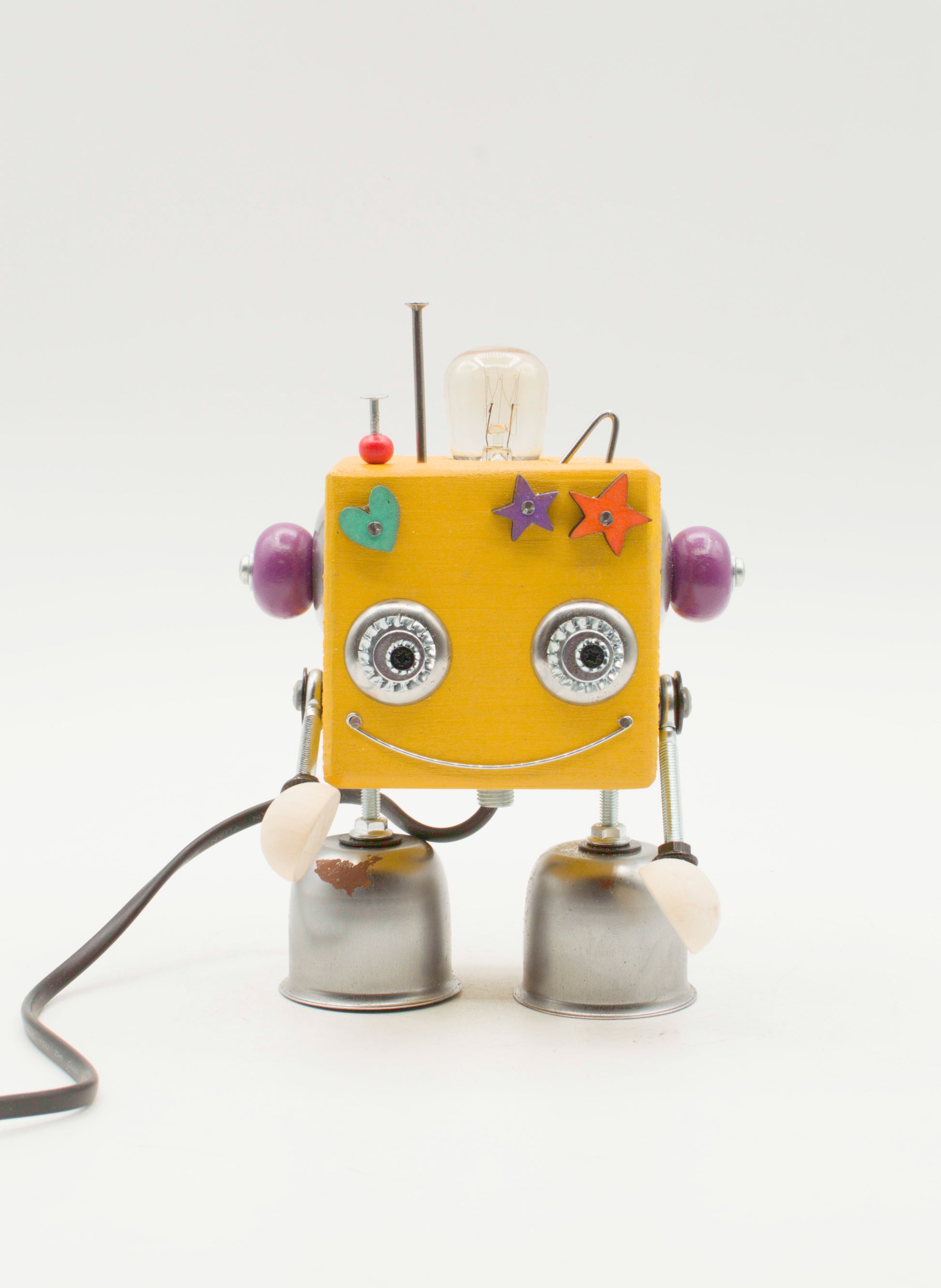 Lampada da tavolo cubot robot retrò gialla con orecchie viola occhi metallici e piedi a campana fatta a mano