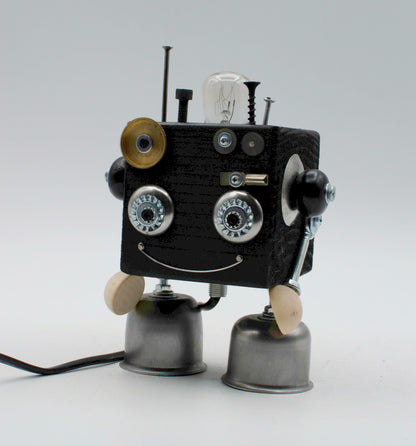 Robot lampada da tavolo cubot fatto a mano con occhi metallici e gambe a campana per comodino elegante