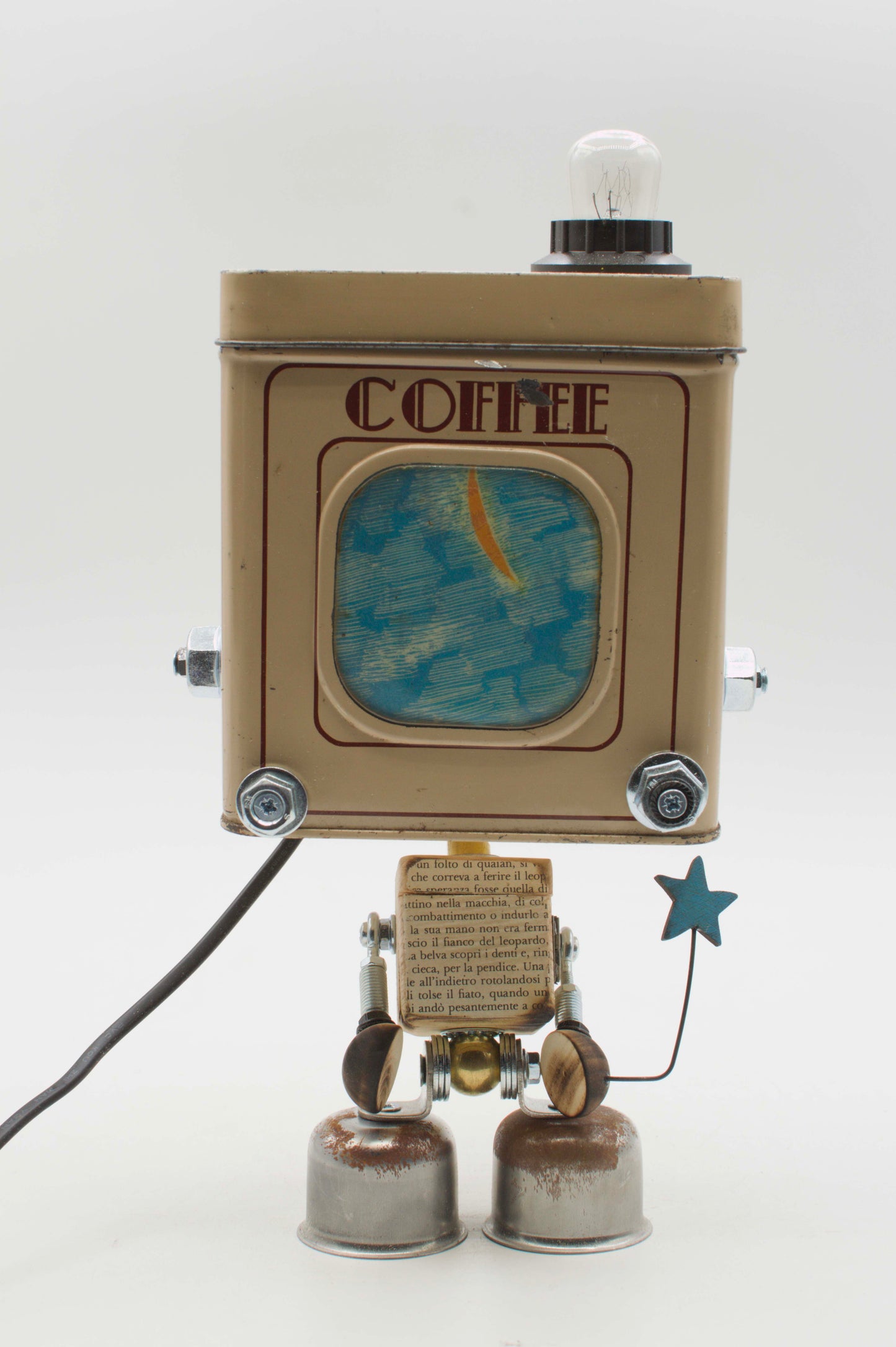 Lampada da tavolo robot beige in latta vintage fatta a mano con corpo quadrato coffee e finestra circolare blu