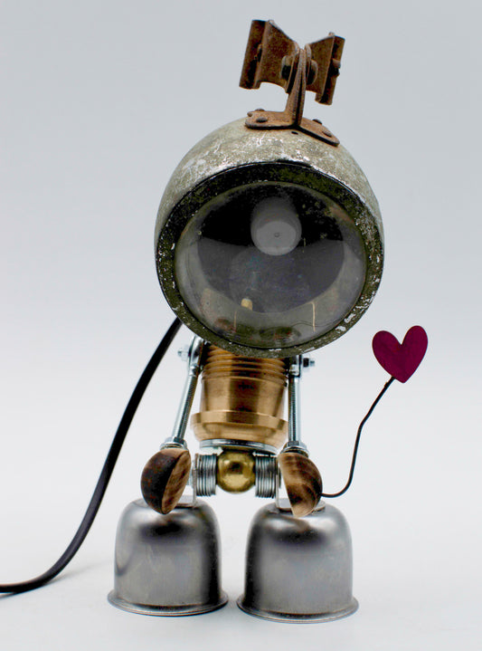 Lampada da tavolo robot stile fanale fatta a mano con testa sferica verde bronzo e piedi metallici a campana
