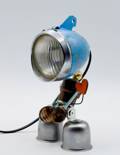 Robot lampada da tavolo stile fanale blu in metallo vintage con gambe e braccia articolate fatte a mano