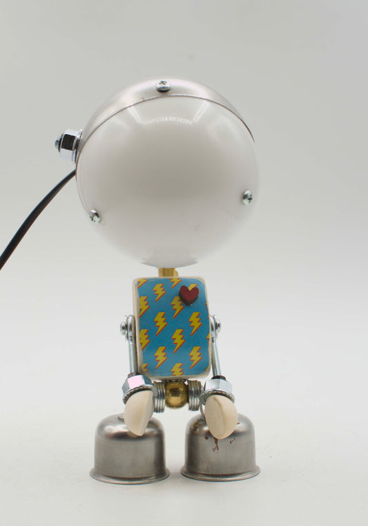 Lampada da tavolo robot kodama fatta a mano con testa bianca sferica corpo blu fulmini gialli cuore rosso e piedi metallici