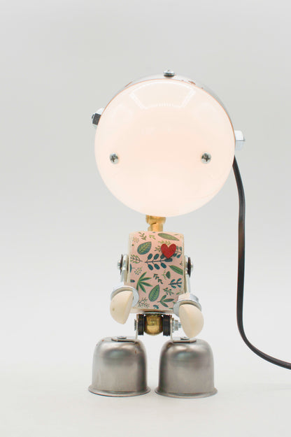 Robot kodama lampada da tavolo stile retro con testa in vetro opalino e corpo in tessuto botanico beige fatta a mano