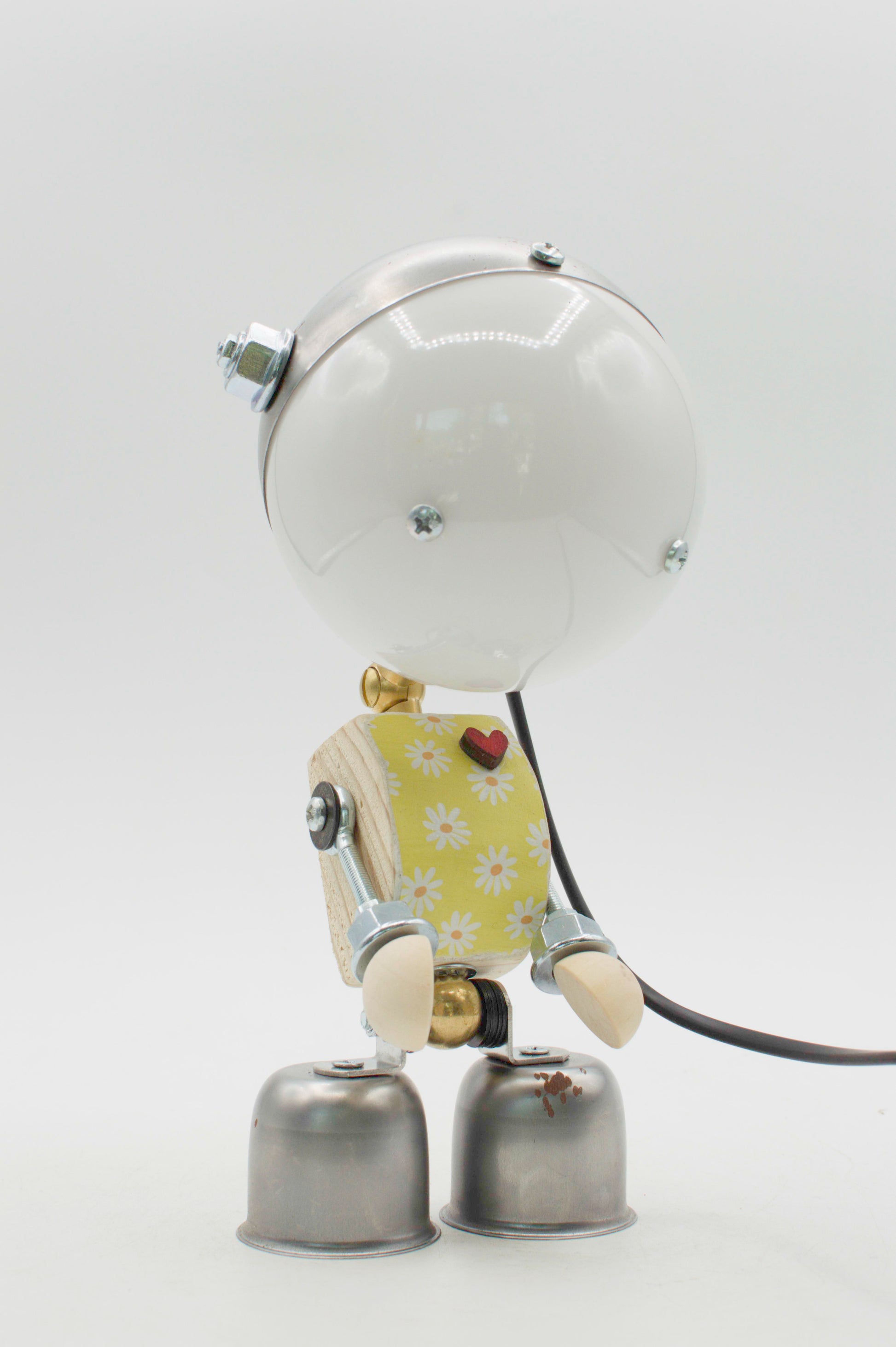 Lampada da tavolo robot kodama stile retro con testa bianca lucida e corpo verde lime decorato con margherite bianche