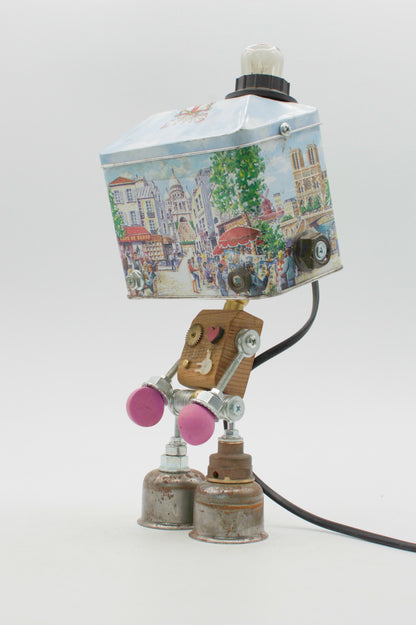 Graziosa lampada creata robot lampada da tavolo stile fanale con testa scatola e dettagli in ottone rosa
