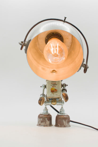 Robot lampada da tavolo stile pentolino con testa vintage in metallo e lampadina edison a vista fatta a mano
