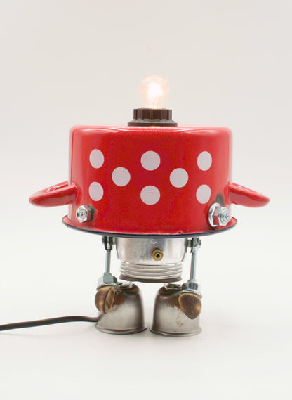 Robot lampada da tavolo pentolino rossa a pois fatta a mano con gambe metalliche e lampadina luminosa sopra