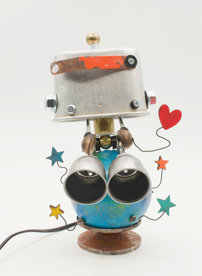 Lampada da tavolo robot pianeta fatta a mano con testa metallica argento corpo sferico blu occhi espressivi in tazze metallo