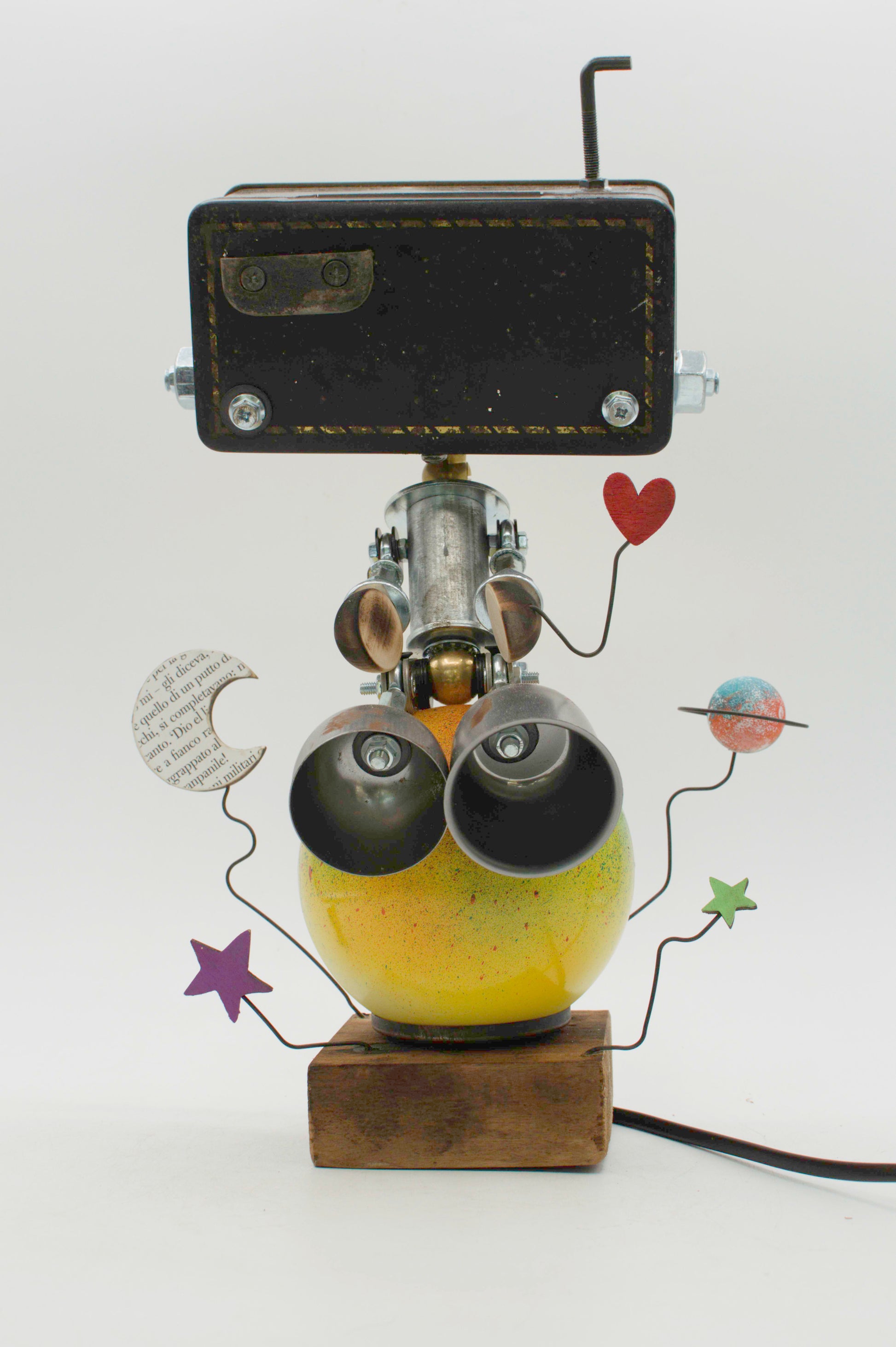 Lampada da tavolo robot stile pianeta gialla a forma di globo con occhi meccanici in metallo e copricapo nero rettangolare