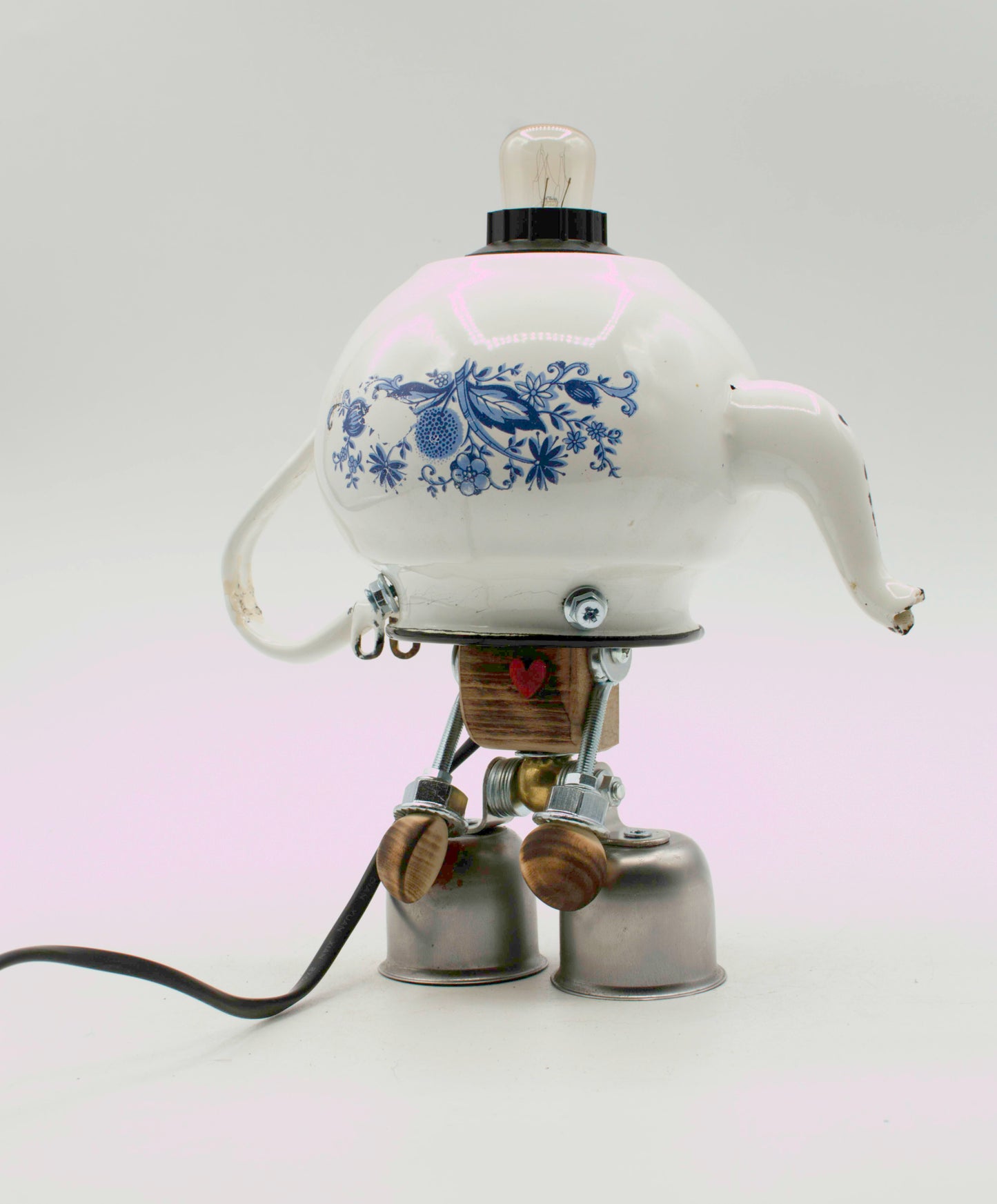 Robot lampada da tavolo in ceramica bianca con decorazioni floreali blu fatta a mano a forma di teiera