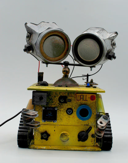 Graziosa lampada creata stile wall e in metallo giallo usurato con occhi altoparlanti e cingoli neri tank