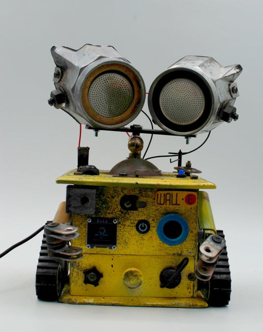 Graziosa lampada creata stile wall e in metallo giallo usurato con occhi altoparlanti e cingoli neri tank